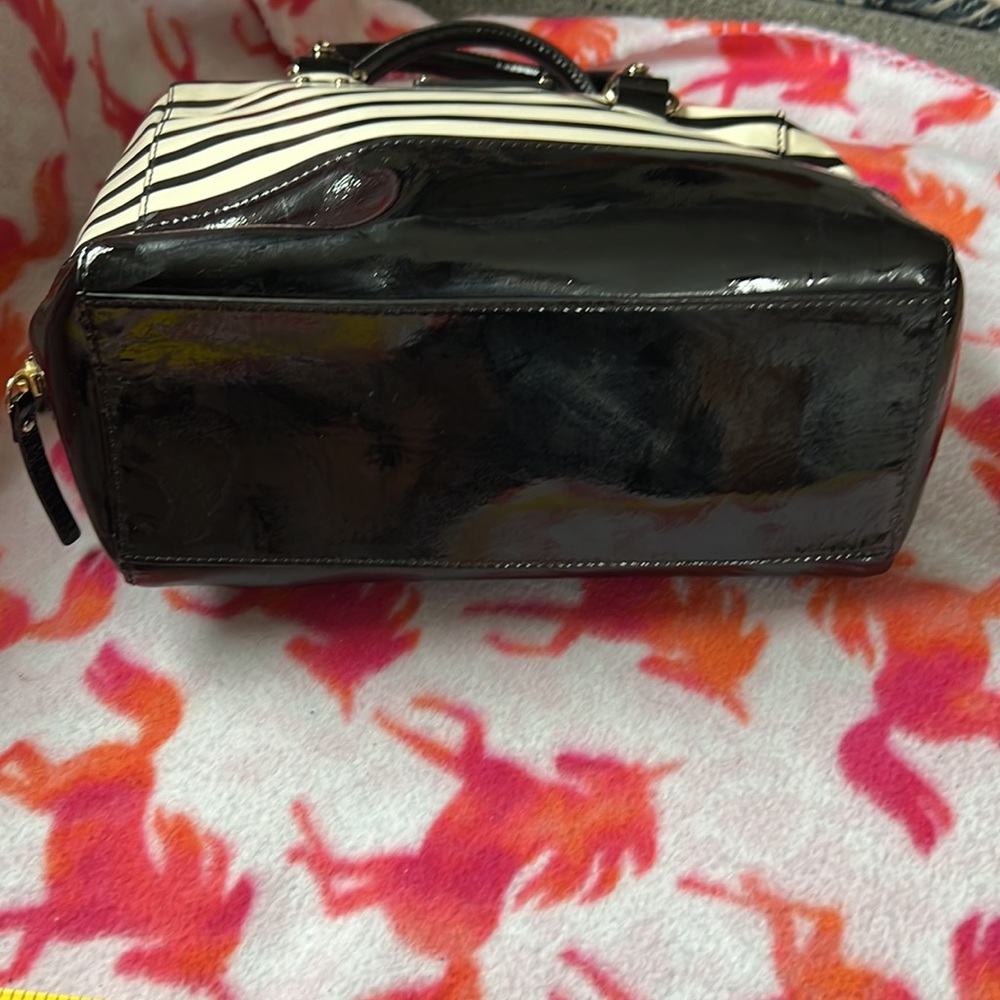Kate Spade Striped Patent leather purse - Picture 2 of 8